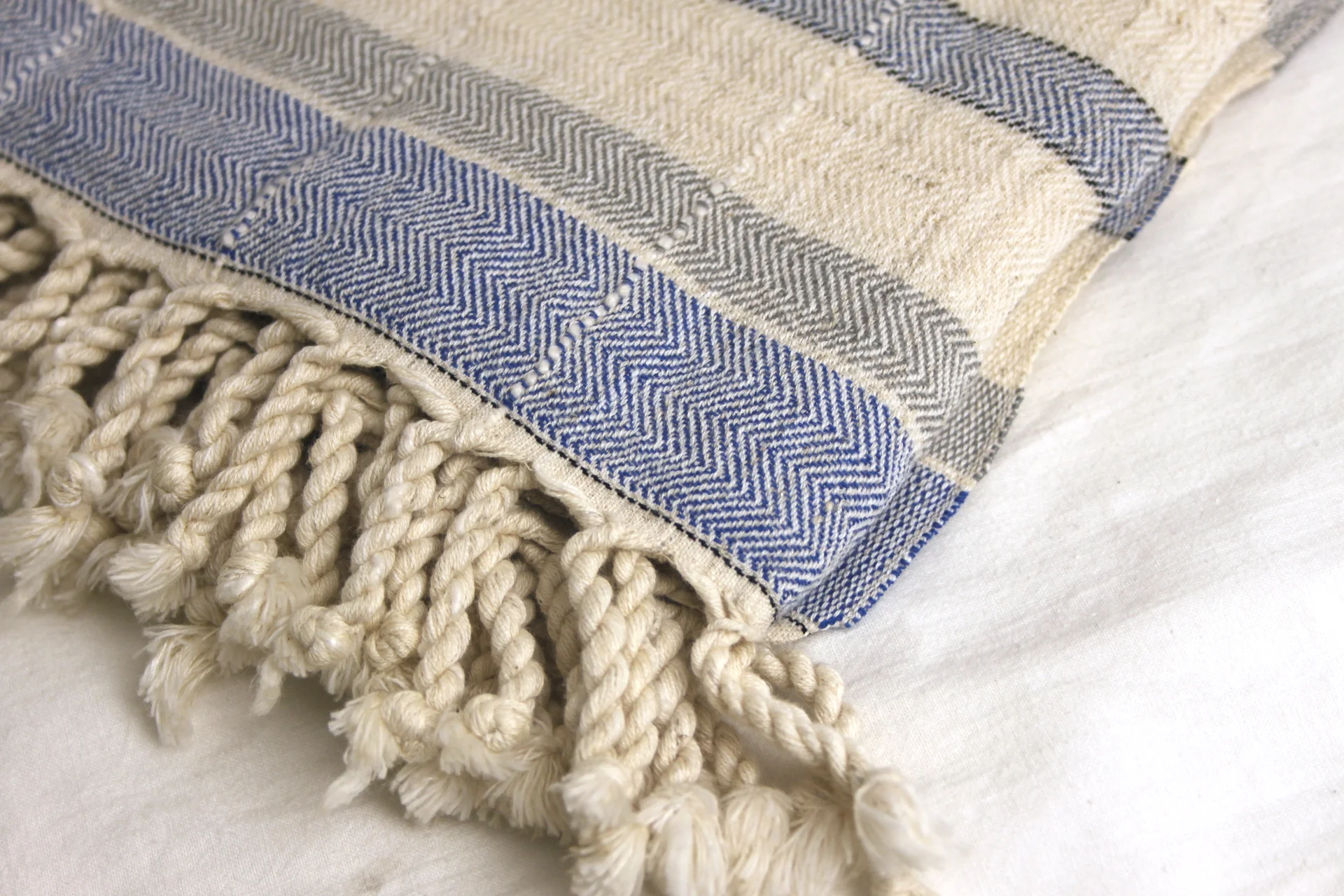 Handwoven peshtemal detail
